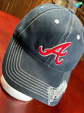 Mens Fan Favorite MLB Atlanta Braves Navy Red Embrodiered Strapback Cap (OS)
